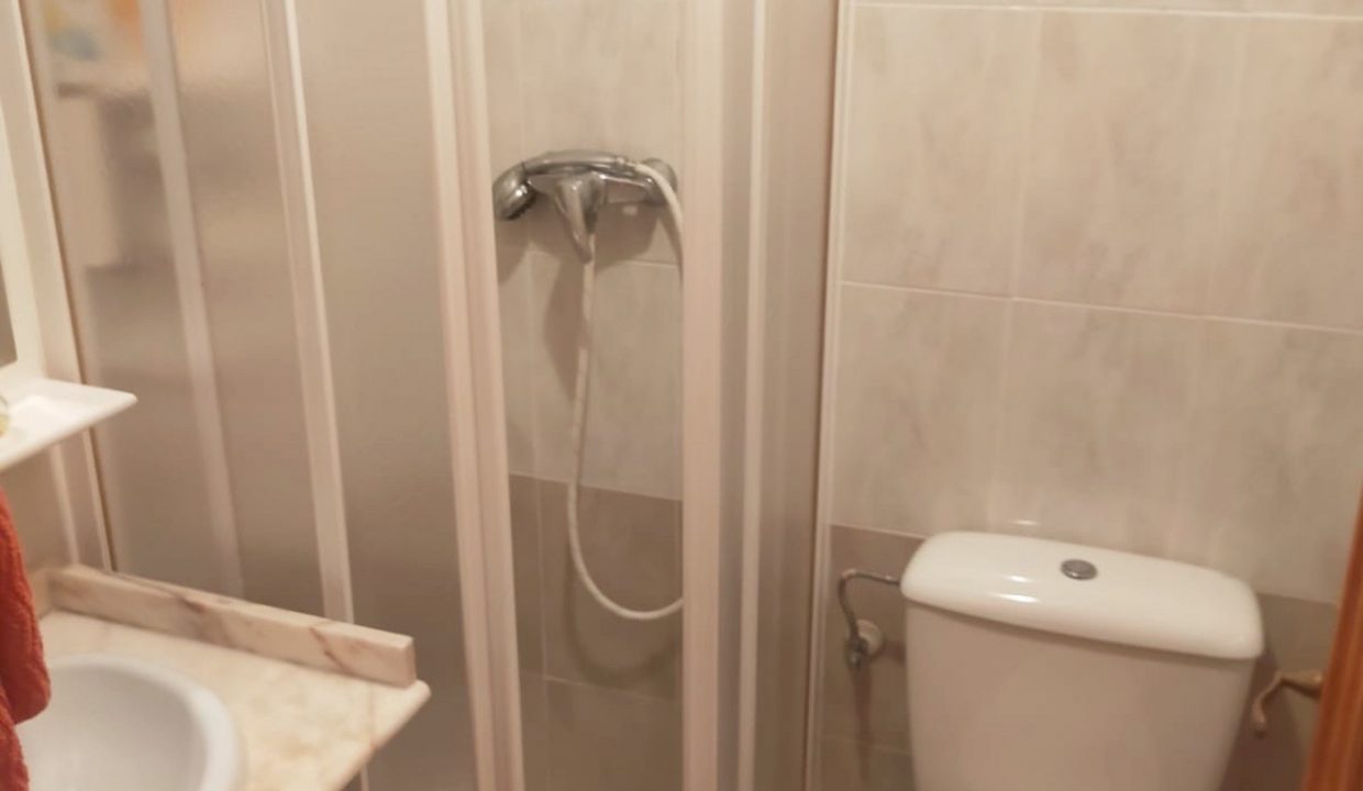 25_40570030